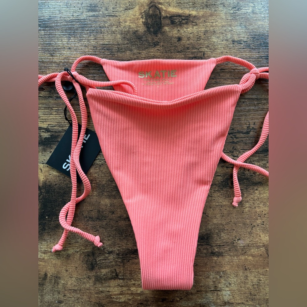 Skatie - Elsa bottom - Gauva- size medium